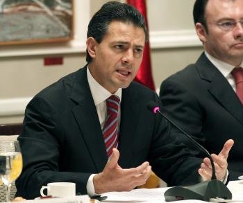  El presidente electo de México, Enrique Peña Nieto, durante la reunión que mantuvo hoy en Madrid con empresarios españoles