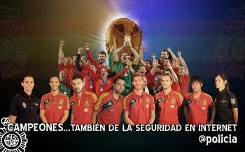 Fotografía facilitada por la Policía Nacional sobre una nueva campaña en las redes sociales para el uso seguro de Internet en la que ha participado la selección española de fútbol
