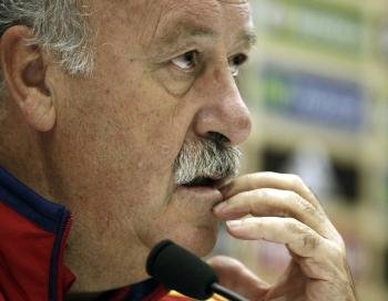 El seleccionador español de fútbol, Vicente del Bosque, durante la rueda de prensa que ha ofrecido hoy en la Ciudad del Fútbol de Las Rozas 