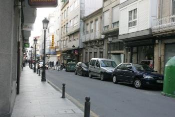 Uno de los tramos afectados de la céntrica calle Curros Enríquez.