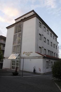 El centro de salud de A Cuña, donde se produjo el arresto. (Foto: XESÚS FARIÑAS)