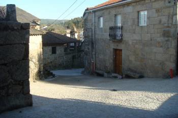 Casas rehabilitadas en el conjunto histórico de Santa María. (Foto: LR)