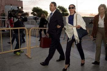  La cantante Isabel Pantoja a su llegada hoy, martes 23 de octubre de 2012, a la Audiencia Provincial de Málaga
