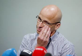 Steffen Kjærgaard, llorando en la rueda de prensa de ayer. (Foto: ERLEND AAS)