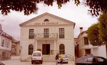 Casa consistorial del Ayuntamiento pontevedrés de Cerdedo.  (Foto: ARCHIVO)