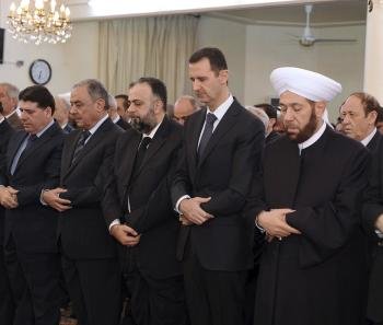 Bachar al Asad aparece en público en el rezo de Fiesta del Sacrificio