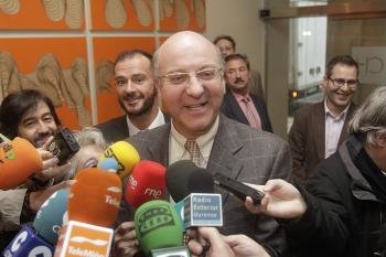 El alcalde de la ciudad, el socialista Agustín Fernández, habla de su gobierno en minoría.