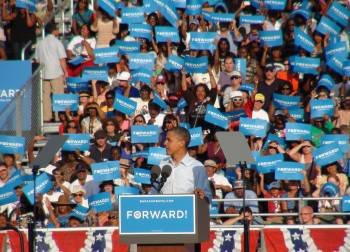 Barack Obama, candidato a la reelección, durante un mitin electoral que ofreció ante un entregado auditorio en Hollywood. (Foto: MAR GONZALO)