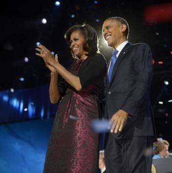 Michelle y Barack Obama, en el mittin de cierre de la jornada electoral del martes en Chicago. (Foto: SHAWN THEW)