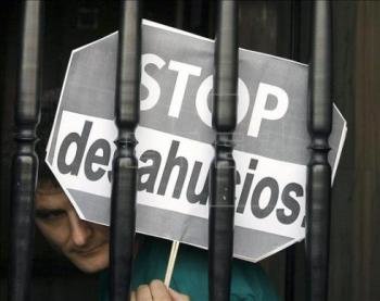 Gobierno y PSOE negociarán este lunes medidas para modificar la legislación sobre los desahucios