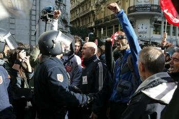 Enfrentamientos entre agentes de Policía y piquetes informativos en la Gran Vía de Madrid