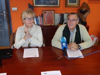 La concejal de Promoción Económico, Irene Dacal, y el alcalde, Alfredo García. (Foto: J.C.)