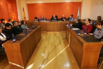 Imagen general de una sesión plenaria en Verín. A la derecha, los ediles de la oposición. (Foto: MARCOS ATRIO)