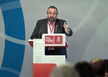 López Orozco, durante su intervención ayer en el comité provincia de los socialistas lucenses. (Foto: XXXX)