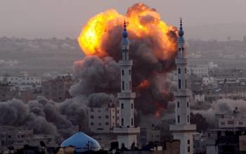Imagen tras el bombardeo de ayer a la sede de Hamás. (Foto: M.SABER)