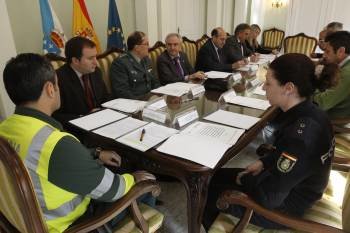 Reunión de la comisión provincial en materia de seguridad vial. (Foto: X. FARIÑAS)