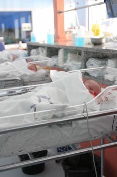 Bebés recién nacidos en el Complexo Hospitalario de Ourense. (Foto: MIGUEL ÁNGEL)