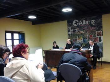 Eva González, Francisco García y José Manuel Fernández presidieron la reunión desarrollada en Allariz.