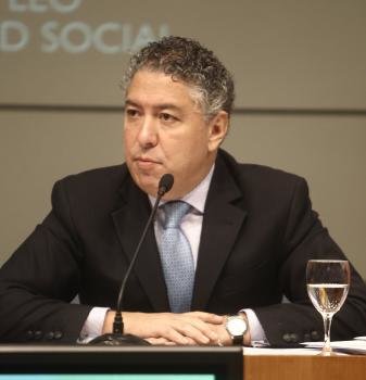 Tomás Burgos, Secretario De Estado De Seguridad Social . 