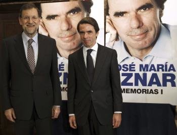 El expresidente del Gobierno José María Aznarl y el jefe del Ejecutivo, Mariano Rajoy