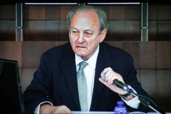 José Luis López Sors, durante su declaración ante el tribunal que juzga los daños del 'Prestige'.  (Foto: CABALAR)