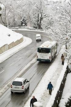 Complicaciones a causa de la nieve en muchas carreteras secundarias.