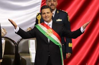 El nuevo presidente de México, Enrique Peña Nieto, tras su investidura. (Foto: JORGE NÚÑEZ)
