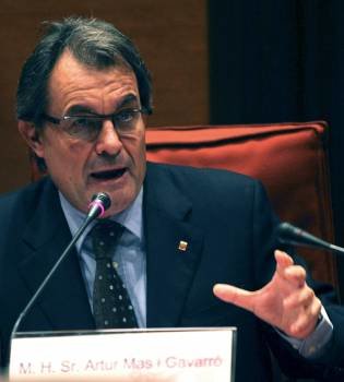 Artur Mas, en el Parlamento. (Foto: TONI GARRIGA)