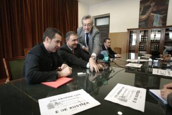 En el centro de la imagen, el presidente del TSXG, Miguel Ángel Cadenas y el Fiscal Superior, Carlos Varela. (Foto: CABALAR)