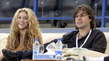 Shakira y el argentino Antonio de la Rúa (Foto: Archivo EFE)