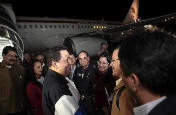 Hugo Chávez, a su llegada hoy al aeropuerto internacional Simón Bolívar de Caracas procedente de Cuba