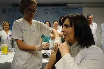 La directora de Procesos Asistenciales, María Holanda Rodríguez, también se puso la vacuna. (Foto: M. PINAL)