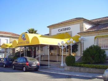 Fachada del Casino La Toja, en la isla del municipio pontevedrés de O Grove. (Foto: ARCHIVO)
