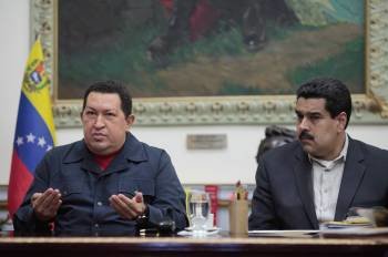 Chávez y Maduro, durante la alocución televisiva del presidente venezolano. (Foto: PALACIO DE MIRAFLORES)