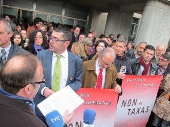 Jueces, fiscales y abogados, además de otros funcionarios de la Admnistración de Justicia, se han concentrado este miércoles en varias ciudades gallegas