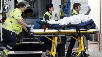 La dotación de una ambulancia traslada a un paciente herido a un centro hospitalario. (Foto: ARCHIVO)