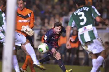 Leo Messi, el pasado miércoles en Córdoba durante el partido de Copa. (Foto: RAFA ALCAIDE)