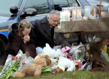 El dolor por las víctimas de la masacre está presente en todos los rincones de Newtown. (Foto: PETER FOLEY)