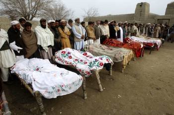 Un momento del funeral por las niñas fallecidas.  (Foto: SAHEL HASHMI)