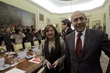 El ministro de Educación, José Ignacio Wert, y la secretaria de Enseñanza de Cataluña, María Jesús Mier. (Foto: KIKO HUESCAI)