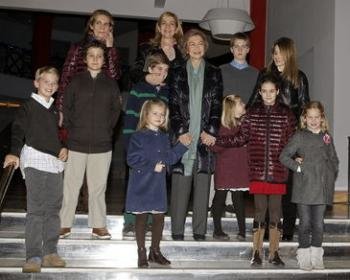 La Reina Sofía, su nuera la Princesa de Asturias, sus hijas las infantas Elena y Cristina y sus ocho nietos.