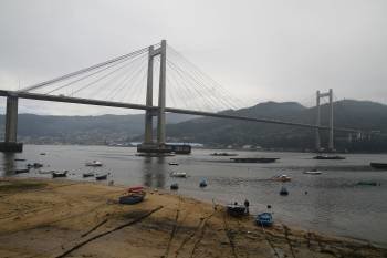 El puente de Rande tendrá finalmente dos carriles más por sentido para el trayecto entre Vigo y O Morrazo. (Foto: JVLANDIN)