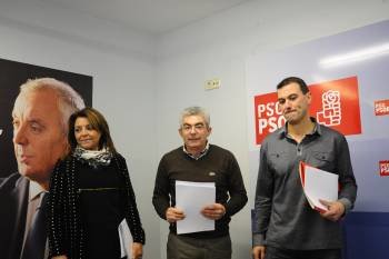 María Quintas, Raúl Fernández e Ignacio Gómez, antes de iniciar su comparecencia pública. (Foto: M. PINAL)