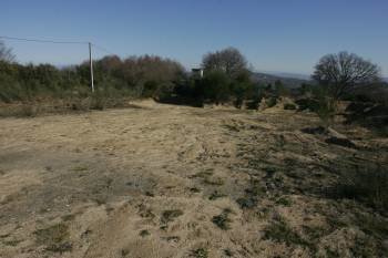 El terreno ya limpio donde se encontraba el vertedero incontrolado de San Vitoiro. (Foto: MARCOS ATRIO)