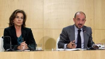 Fotografía de archivo tomada el 02/11/2012 de la alcaldesa de Madrid, Ana Botella y del vicealcalde, Miguel Ángel Villanueva (Foto: EFE)