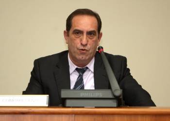 Valeriano Martínez, secretario xeral de Presidencia, durante su comparecencia en comisión. (Foto: CONCHI PAZ)