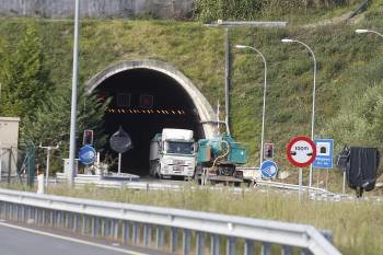 Las obras del túnel de la autovía entre Vigo y Ourense ?en dirección Vigo? comenzarán la próxima semana y durarán tres meses. (Foto: J.V. LANDÍN)