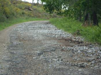 Estado de la carretera de Traveso a Reigoso, en Castrelo de Miño. (Foto: LR)