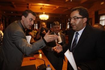 La discusión final entre Gómez y Antonio Pérez fue un ejemplo de la intensidad del debate. (Foto: Xesús Fariñas)