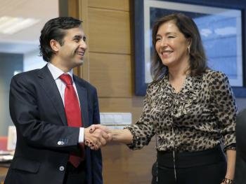 - La conselleira de Traballo e Benestar, Beatriz Mato, junto al presidente de la Fegamp, José Manuel Rey Varela